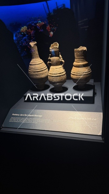 جرار معروض في بيئة متحفية،  عروض لمراحل بناء السفن التقليدية والأدوات والمواد المستخدمة، مهرجان السفن الخشبية على شاطئ الحمراء بجدة في المملكة العربية السعودية 12 إلى 16 يناير 2026، التراث البحري، الأنشطة التفاعلية والعروض الثقافية