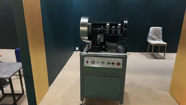 معدات الانتاج والتشكيل فى معرض الذهب والمجوهرات بمدينة جدة، المملكة العربية السعودية، يوم 12 من يناير 2026 ، فعالية تجارية متخصصة تجمع أبرز دور الذهب والمجوهرات، مشاركة علامات تجارية محلية وعالمية ، أحدث صيحات المشغولات الذهبية والأحجار الكريمة ، أجواء راقية وتجربة تسوق مميزة لعشاق الفخامة.