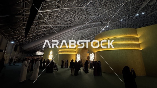مدخل معرض الذهب والمجوهرات بمدينة جدة، المملكة العربية السعودية، يوم 12 من يناير 2026 ، فعالية تجارية متخصصة تجمع أبرز دور الذهب والمجوهرات، أحدث صيحات المشغولات الذهبية والأحجار الكريمة ، مشاركة علامات تجارية محلية وعالمية، أجواء راقية وتجربة تسوق مميزة لعشاق الفخامة.