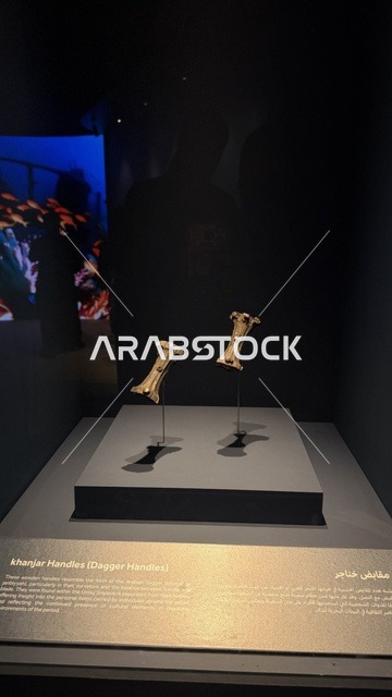 Dagger handles are displayed artifacts, the Wooden Ships Festival on the Al-Hamra Beach in Jeddah, Saudi Arabia from January 12 to 16, 2026, maritime heritage, interactive activities and cultural performances, showcases of traditional shipbuilding stages and the tools and materials used.