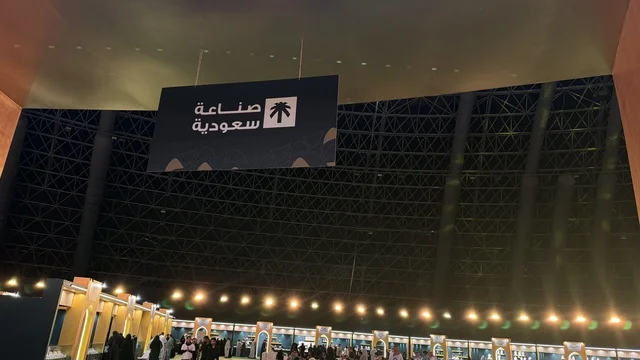 علامة تجارية محلية بمعرض الذهب والمجوهرات فى مركز جدة سوبردوم ، مدينة جدة، المملكة العربية السعودية، يوم 12 من يناير 2026 ، فعالية تجارية متخصصة تجمع أبرز دور الذهب والمجوهرات، أحدث صيحات المشغولات الذهبية والأحجار الكريمة ،  أجواء راقية وتجربة تسوق مميزة لعشاق الفخامة.