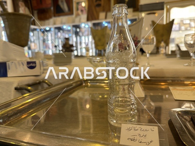 مقتنيات نادرة بمتحف الفلوة والجوهرة في حي النزهة بمدينة الدمام، المنطقة الشرقية، المملكة العربية السعودية، يوم 21 من فبراير 2018 ، وجهة تعليمية وسياحية مميزة ، توثيق للحرف اليدوية والهوية السعودية، قاعات لعرض التراث السعودي، الفن الإسلامي، السيارات الكلاسيكية ، معلم تراثي وثقافي يعرض تاريخ الأزياء والحلي التقليدية.