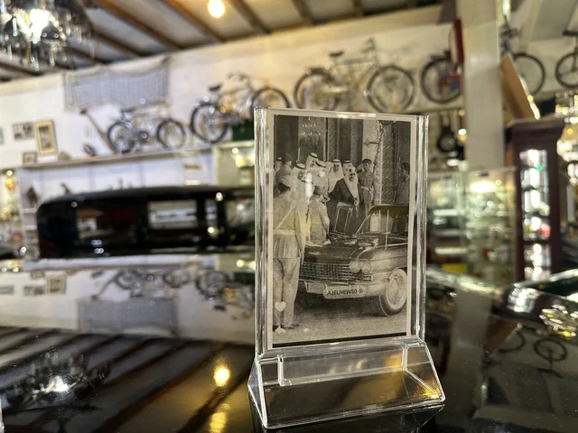 قسم  السيارات الكلاسيكية  بمتحف الفلوة والجوهرة في حي النزهة بمدينة الدمام، المنطقة الشرقية، المملكة العربية السعودية، يوم 21 من فبراير 2018 ، وجهة تعليمية وسياحية مميزة ، توثيق للحرف اليدوية والهوية السعودية، قاعات لعرض التراث السعودي، الفن الإسلامي، مقتنيات نادرة، معلم تراثي وثقافي يعرض تاريخ الأزياء والحلي التقليدية.