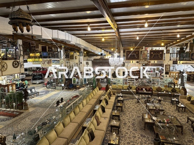 معلم تراثي وثقافي يعرض تاريخ الأزياء والحلي التقليدية ، متحف الفلوة والجوهرة في حي النزهة بمدينة الدمام، المنطقة الشرقية، المملكة العربية السعودية، يوم 21 من فبراير 2018 ، وجهة تعليمية وسياحية مميزة ، توثيق للحرف اليدوية والهوية السعودية، قاعات لعرض التراث السعودي، السيارات الكلاسيكية  ، مقتنيات نادرة،  الفن الإسلامي