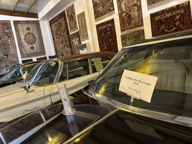 قسم  السيارات الكلاسيكية  بمتحف الفلوة والجوهرة في حي النزهة بمدينة الدمام، المنطقة الشرقية، المملكة العربية السعودية، يوم 21 من فبراير 2018 ، وجهة تعليمية وسياحية مميزة ، توثيق للحرف اليدوية والهوية السعودية، قاعات لعرض التراث السعودي، الفن الإسلامي، مقتنيات نادرة، معلم تراثي وثقافي يعرض تاريخ الأزياء والحلي التقليدية.