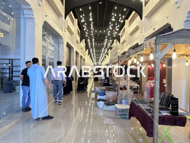 بوثات للأسر المنتجة والحرف اليدوية، تجربة تسوق مابين عبق الزمان وأصالة المكان، فعالية حياة زمان في المنطقة الشرقية الدمام خلال شهر يناير 2026 في المملكة العربية السعودية، ملامح الماضي وحياة القديمة من خلال أجواء تراثية