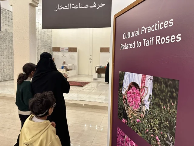 حرف صناعة الفخار، فعالية حياة زمان في المنطقة الشرقية الدمام خلال شهر يناير 2026 في المملكة العربية السعودية،  ملامح الماضي وحياة القديمة من خلال أجواء تراثية، عروض السيارات الكلاسيكية والألعاب الشعبية للأطفال