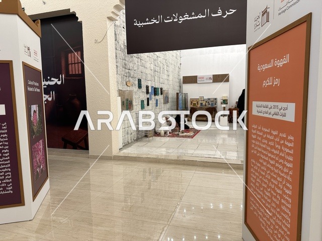 قاعة حرف المشغولات الخشبية، تجربة تسوق مابين عبق الزمان وأصالة المكان، فعالية حياة زمان في المنطقة الشرقية الدمام خلال شهر يناير 2026 في المملكة العربية السعودية، ملامح الماضي وحياة القديمة من خلال أجواء تراثية