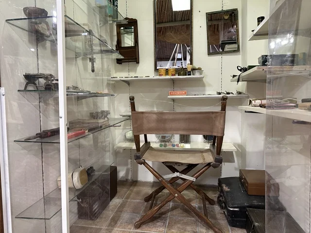 توثيق للحرف اليدوية والهوية السعودية بمتحف الفلوة والجوهرة في حي النزهة بمدينة الدمام، المنطقة الشرقية، المملكة العربية السعودية، يوم 21 من فبراير 2018 ، وجهة تعليمية وسياحية مميزة ،  قاعات لعرض التراث السعودي، السيارات الكلاسيكية  ، معلم تراثي وثقافي يعرض تاريخ الأزياء والحلي التقليدية ،  الفن الإسلامي