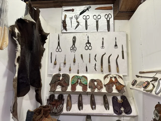 Documentation of handicrafts and Saudi identity at the Al-Falwah and Al-Jawhara Museum in the Al-Nuzha neighborhood of Dammam, Eastern Province, Kingdom of Saudi Arabia, on February 21, 2018. A distinctive educational and tourist destination, featuring halls for showcasing Saudi heritage, classic cars, a heritage and cultural landmark displaying the history of traditional clothing and jewelry, and Islamic art.