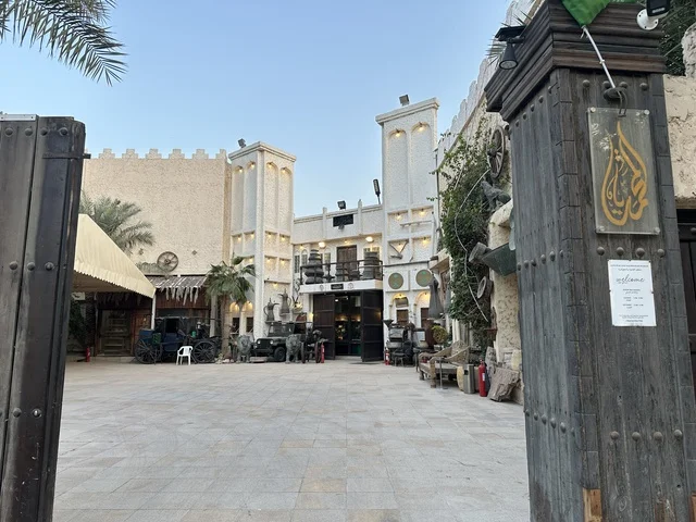 الساحة الخارجية لمتحف الفلوة والجوهرة في حي النزهة بمدينة الدمام، المنطقة الشرقية، المملكة العربية السعودية، يوم 21 من فبراير 2018 ، وجهة تعليمية وسياحية مميزة ، قاعات لعرض التراث السعودي، السيارات الكلاسيكية ، توثيق للحرف اليدوية والهوية السعودية ، معلم تراثي وثقافي يعرض تاريخ الأزياء والحلي التقليدية ، الفن الإسلامي الساحة الخارجية لمتحف الفلوة والجوهرة في حي النزهة بمدينة الدمام، المنطقة الشرقية، المملكة العربية السعودية، يوم 21 من فبراير 2018 ، وجهة تعليمية وسياحية مميزة ، قاعات لعرض التراث السعودي، السيارات الكلاسيكية ، توثيق للحرف اليدوية والهوية السعودية ، معلم تراثي وثقافي يعرض تاريخ الأزياء والحلي التقليدية ، الفن الإسلامي