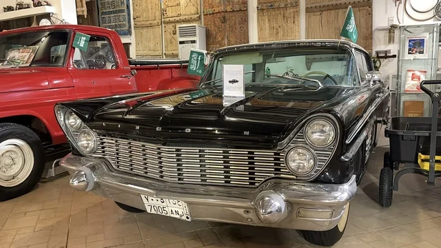 قسم  السيارات الكلاسيكية  بمتحف الفلوة والجوهرة في حي النزهة بمدينة الدمام، المنطقة الشرقية، المملكة العربية السعودية، يوم 21 من فبراير 2018 ، وجهة تعليمية وسياحية مميزة ، توثيق للحرف اليدوية والهوية السعودية، قاعات لعرض التراث السعودي، الفن الإسلامي، مقتنيات نادرة، معلم تراثي وثقافي يعرض تاريخ الأزياء والحلي التقليدية.