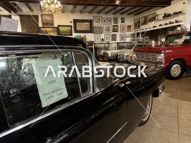 قسم  السيارات الكلاسيكية  بمتحف الفلوة والجوهرة في حي النزهة بمدينة الدمام، المنطقة الشرقية، المملكة العربية السعودية، يوم 21 من فبراير 2018 ، وجهة تعليمية وسياحية مميزة ، توثيق للحرف اليدوية والهوية السعودية، قاعات لعرض التراث السعودي، الفن الإسلامي، مقتنيات نادرة، معلم تراثي وثقافي يعرض تاريخ الأزياء والحلي التقليدية.