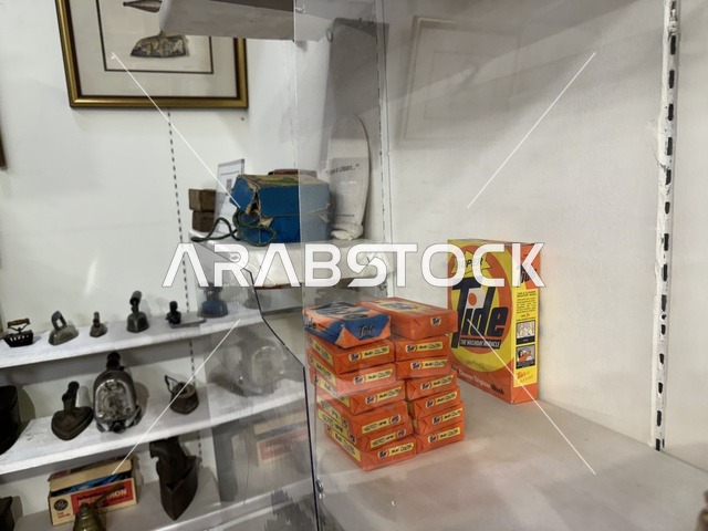 توثيق للحرف اليدوية والهوية السعودية  بمتحف الفلوة والجوهرة في حي النزهة بمدينة الدمام، المنطقة الشرقية، المملكة العربية السعودية، يوم 21 من فبراير 2018 ، وجهة تعليمية وسياحية مميزة ،  قاعات لعرض التراث السعودي، السيارات الكلاسيكية  ، معلم تراثي وثقافي يعرض تاريخ الأزياء والحلي التقليدية ،  الفن الإسلامي