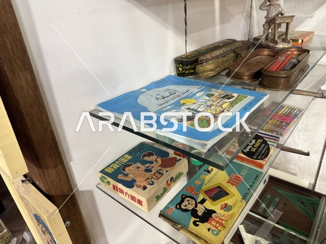 Documentation of handicrafts and Saudi identity at the Al-Falwah and Al-Jawhara Museum in the Al-Nuzhah neighborhood of Dammam, Eastern Province, Kingdom of Saudi Arabia, on February 21, 2018. A distinctive educational and tourist destination, with halls showcasing Saudi heritage, a heritage and cultural landmark displaying the history of traditional clothing and jewelry, and Islamic art.