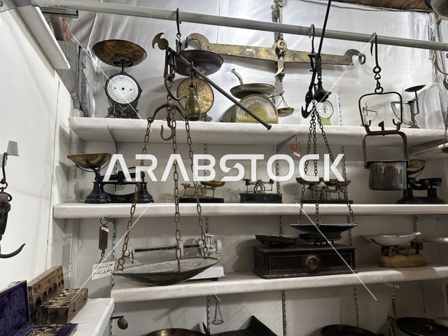 Documentation of handicrafts and Saudi identity at the Al-Falwah and Al-Jawhara Museum in the Al-Nuzhah neighborhood of Dammam, Eastern Province, Kingdom of Saudi Arabia, on February 21, 2018. A distinctive educational and tourist destination, with halls showcasing Saudi heritage, a heritage and cultural landmark displaying the history of traditional clothing and jewelry, and Islamic art.