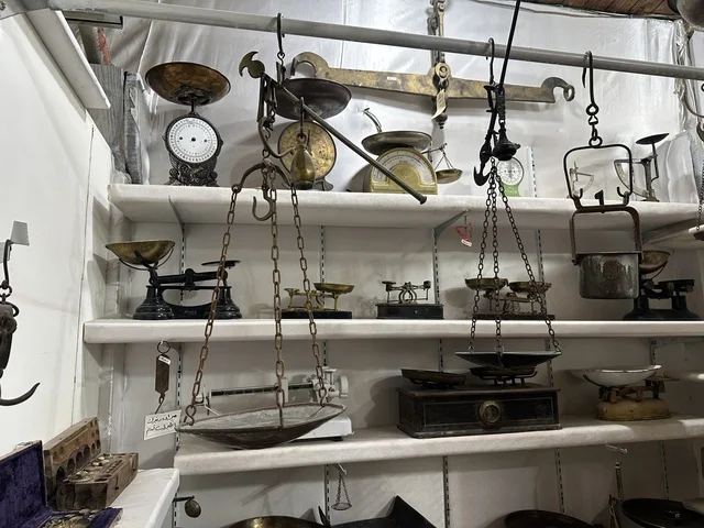 Documentation of handicrafts and Saudi identity at the Al-Falwah and Al-Jawhara Museum in the Al-Nuzhah neighborhood of Dammam, Eastern Province, Kingdom of Saudi Arabia, on February 21, 2018. A distinctive educational and tourist destination, with halls showcasing Saudi heritage, a heritage and cultural landmark displaying the history of traditional clothing and jewelry, and Islamic art.