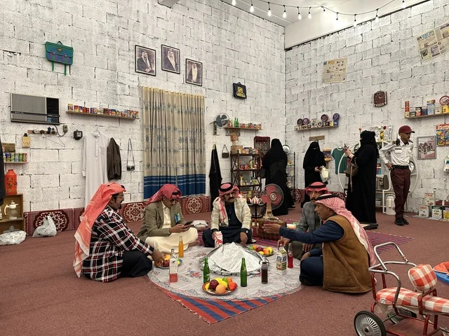 استذكار الحياة القديمة في فعالية حياة زمان في أسواق الحياة بلازا في مدينة الدمام بالمنطقة الشرقية 9 يناير 2026 ، محاكاة تفاصيل الحياة القديمة ونمط حياة الأجداد، فعالية تراثية في فصل الشتاء