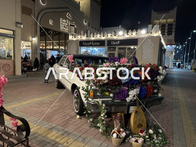 عرض سيارة كلاسيكية في فعالية حياة زمان في أسواق الحياة بلازا في مدينة الدمام بالمنطقة الشرقية 9 يناير 2026 ، محاكاة تفاصيل الحياة القديمة ونمط حياة الأجداد، فعالية تراثية في فصل الشتاء