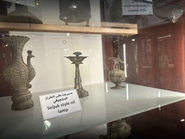 معلم تراثي وثقافي ، متحف الفلوة والجوهرة في حي النزهة بمدينة الدمام، المنطقة الشرقية، المملكة العربية السعودية، يوم 21 من فبراير 2018 ، وجهة تعليمية وسياحية مميزة ، توثيق للحرف اليدوية والهوية السعودية  ، تاريخ الأزياء والحلي التقليدية ،  التراث السعودي ، الفن الإسلامي