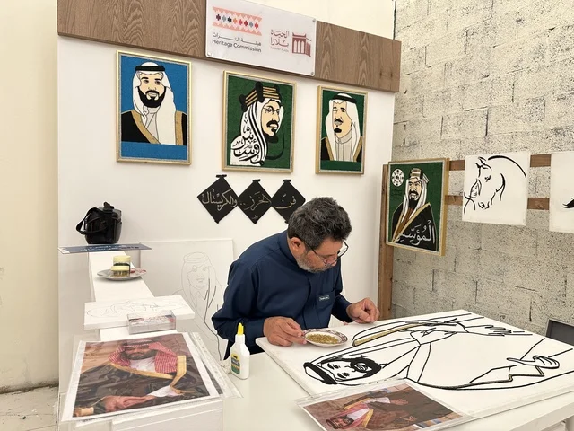 فن الخرز والكريستال في فعالية حياة زمان في أسواق الحياة بلازا في مدينة الدمام بالمنطقة الشرقية 9 يناير 2026 ، محاكاة تفاصيل الحياة القديمة ونمط حياة الأجداد، فعالية تراثية في فصل الشتاء