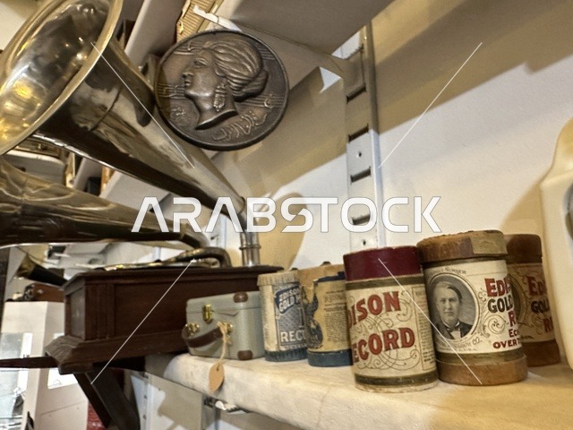 التراث السعودي  بمتحف الفلوة والجوهرة في حي النزهة بمدينة الدمام، المنطقة الشرقية، المملكة العربية السعودية، يوم 21 من فبراير 2018 ، وجهة تعليمية وسياحية مميزة ، توثيق للحرف اليدوية والهوية السعودية  ،معلم تراثي وثقافي يعرض تاريخ الأزياء والحلي التقليدية ، الفن الإسلامي