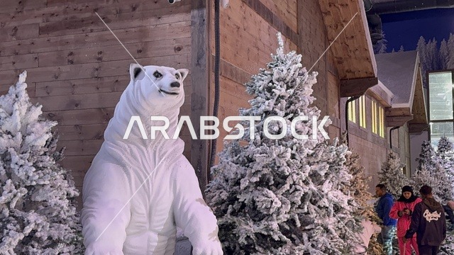 ديكور ثلجي ومشهد جبلي في تجربة كورفشيفل فى منطقة بوليفارد وورلد بالرياض، المملكة العربية السعودية يوم 25 من نوفمبر 2025، فعالية ترفيهية شتوية مستوحاة من أجواء منتجعات التزلج الأوروبية، أجواء فاخرة تجمع الترفيه والاستجمام، مطاعم ومقاهي بطابع شتوي، أنشطة تفاعلية ممتعه