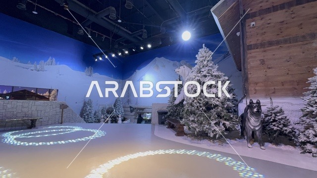ديكور ثلجي ومشهد جبلي في تجربة كورفشيفل فى منطقة بوليفارد وورلد بالرياض، المملكة العربية السعودية يوم 25 من نوفمبر 2025، فعالية ترفيهية شتوية مستوحاة من أجواء منتجعات التزلج الأوروبية، أجواء فاخرة تجمع الترفيه والاستجمام، مطاعم ومقاهي بطابع شتوي، أنشطة تفاعلية ممتعه