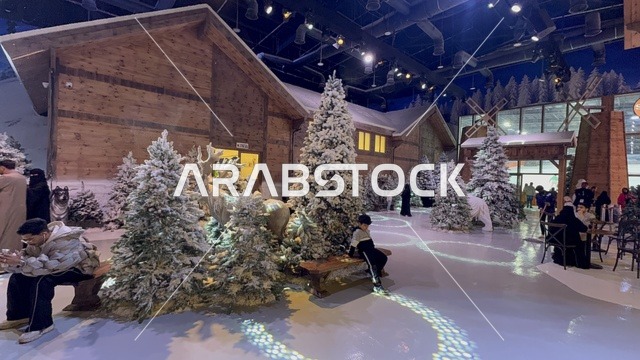 فعالية ترفيهية شتوية مستوحاة من أجواء منتجعات التزلج الأوروبية،  تجربة كورفشيفل فى منطقة بوليفارد وورلد بالرياض، المملكة العربية السعودية يوم 25 من نوفمبر 2025، ديكور ثلجي ومشهد جبلي ،أجواء فاخرة تجمع الترفيه والاستجمام، مطاعم ومقاهي بطابع شتوي، أنشطة تفاعلية ممتعه