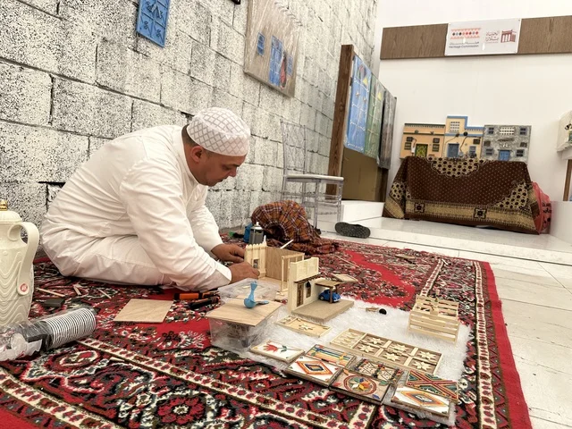 الفن اليدوي في فعالية حياة زمان في أسواق الحياة بلازا في مدينة الدمام بالمنطقة الشرقية 9 يناير 2026 ، فعالية تراثية في فصل الشتاء، محاكاة تفاصيل الحياة القديمة ونمط حياة الأجداد