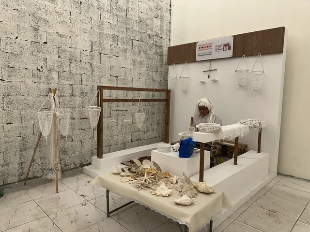 The art of making fishing nets at the "Life of the Past" event in the Life Plaza markets in Dammam city, Eastern Province, on January 9, 2026, is a heritage event in winter, simulating the details of ancient life and the lifestyle of our ancestors.