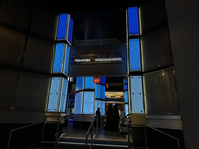 مركز العمليات بمعرض الطاقة فى مركز الملك عبدالعزيز الثقافي العالمي ( إثراء ) بالظهران ، المنطقة الشرقية، المملكة العربية السعودية، يوم 19 من يناير 2026 ، فعالية تسلط الضوء على مصادر الطاقة والتقنيات الحديثة، معروضات تعليمية وتجارب علمية مبتكرة، محتوى تعريفي يربط بين الاستدامة والابتكار، أجواء ثقافية ملهمة تناسب جميع الفئات.