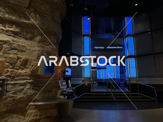 مركز العمليات بمعرض الطاقة فى مركز الملك عبدالعزيز الثقافي العالمي ( إثراء ) بالظهران ، المنطقة الشرقية، المملكة العربية السعودية، يوم 19 من يناير 2026 ، فعالية تسلط الضوء على مصادر الطاقة والتقنيات الحديثة، معروضات تعليمية وتجارب علمية مبتكرة، محتوى تعريفي يربط بين الاستدامة والابتكار، أجواء ثقافية ملهمة تناسب جميع الفئات.