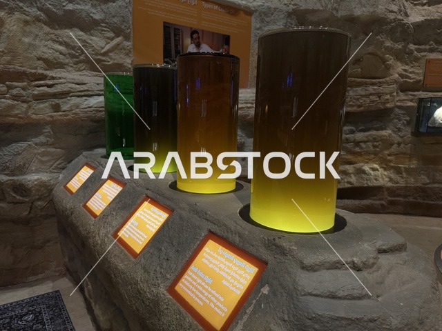 منتجات النفط الخام بمعرض الطاقة فى مركز الملك عبدالعزيز الثقافي العالمي ( إثراء ) بالظهران ، المنطقة الشرقية، المملكة العربية السعودية، يوم 19 من يناير 2026 ، محتوى تعريفي يربط بين الاستدامة والابتكار،فعالية تسلط الضوء على مصادر الطاقة والتقنيات الحديثة، معروضات تعليمية وتجارب علمية مبتكرة، أجواء ثقافية ملهمة تناسب جميع الفئات.
