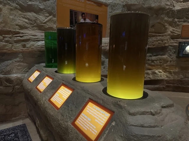 منتجات النفط الخام بمعرض الطاقة فى مركز الملك عبدالعزيز الثقافي العالمي ( إثراء ) بالظهران ، المنطقة الشرقية، المملكة العربية السعودية، يوم 19 من يناير 2026 ، محتوى تعريفي يربط بين الاستدامة والابتكار،فعالية تسلط الضوء على مصادر الطاقة والتقنيات الحديثة، معروضات تعليمية وتجارب علمية مبتكرة، أجواء ثقافية ملهمة تناسب جميع الفئات.