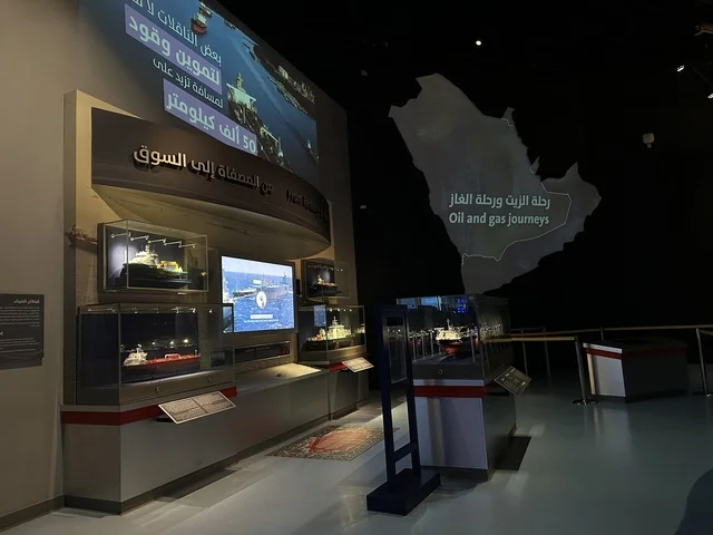 The crude oil refining section at the Energy Exhibition in the King Abdulaziz Center for World Culture (Ithra) in Dhahran, Eastern Province, Saudi Arabia, on January 19, 2026, features informative content that connects sustainability and innovation. The event highlights energy sources and modern technologies, with educational exhibits and innovative scientific experiments, creating an inspiring cultural atmosphere suitable for all categories.