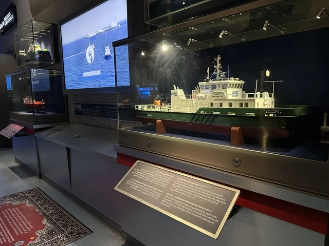 نموذج سفينة نقل بحري بمعرض الطاقة فى مركز الملك عبدالعزيز الثقافي العالمي ( إثراء ) بالظهران ، المنطقة الشرقية، المملكة العربية السعودية، يوم 19 من يناير 2026 ، محتوى تعريفي يربط بين الاستدامة والابتكار،فعالية تسلط الضوء على مصادر الطاقة والتقنيات الحديثة، معروضات تعليمية وتجارب علمية مبتكرة، أجواء ثقافية ملهمة تناسب جميع الفئات.