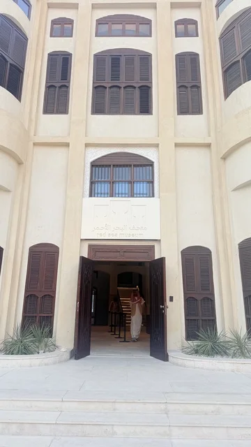 استكشاف تاريخ المنطقة، متحف البحر الأحمر في جدة في مبنى باب البنط التاريخي بجدة التاريخية 17  يناير 2026 ، معلم ثقافي حديث ، عرض مقتنيات نادرة تحكي قصة البحر الأحمر التاريخية