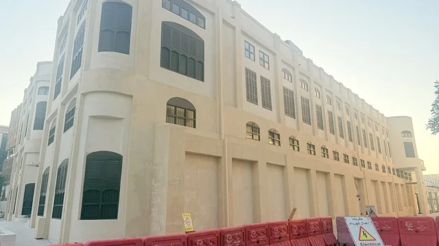 المعرض الخارجي لمتحف البحر الأحمر في جدة في مبنى باب البنط التاريخي بجدة التاريخية 17  يناير 2026 ، معلم ثقافي حديث ، استكشاف تاريخ المنطقة، عرض مقتنيات نادرة تحكي قصة البحر الأحمر التاريخية