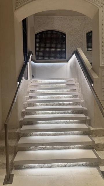 عرض مقتنيات نادرة تحكي قصة البحر الأحمر التاريخية، استكشاف تاريخ المنطقة، متحف البحر الأحمر في جدة في مبنى باب البنط التاريخي بجدة التاريخية 17  يناير 2026 ، معلم ثقافي حديث