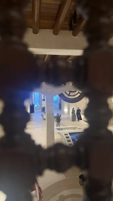 عرض مقتنيات نادرة تحكي قصة البحر الأحمر التاريخية، استكشاف تاريخ المنطقة، متحف البحر الأحمر في جدة في مبنى باب البنط التاريخي بجدة التاريخية 17  يناير 2026 ، معلم ثقافي حديث