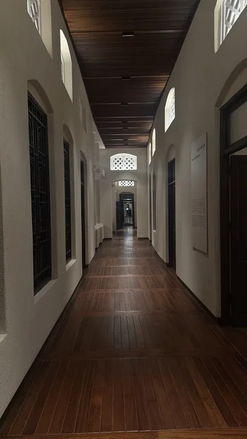 عرض مقتنيات نادرة تحكي قصة البحر الأحمر التاريخية، استكشاف تاريخ المنطقة، متحف البحر الأحمر في جدة في مبنى باب البنط التاريخي بجدة التاريخية 17  يناير 2026 ، معلم ثقافي حديث