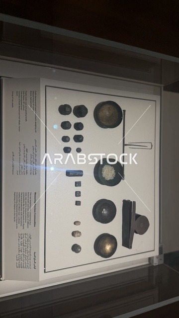 قطعة اثرية نادرة، استكشاف تاريخ المنطقة، متحف البحر الأحمر في جدة في مبنى باب البنط التاريخي بجدة التاريخية 17  يناير 2026 ، معلم ثقافي حديث ، عرض مقتنيات نادرة تحكي قصة البحر الأحمر التاريخية