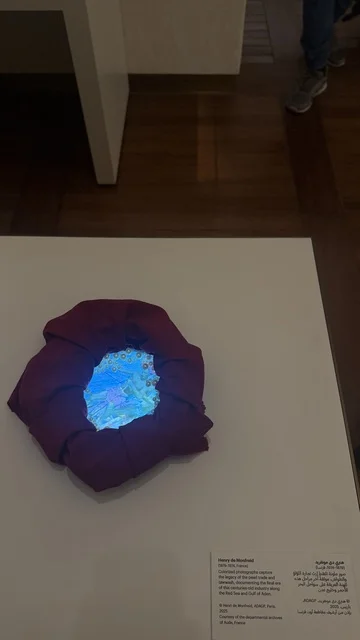 قطعة اثرية نادرة، استكشاف تاريخ المنطقة، متحف البحر الأحمر في جدة في مبنى باب البنط التاريخي بجدة التاريخية 17  يناير 2026 ، معلم ثقافي حديث ، عرض مقتنيات نادرة تحكي قصة البحر الأحمر التاريخية