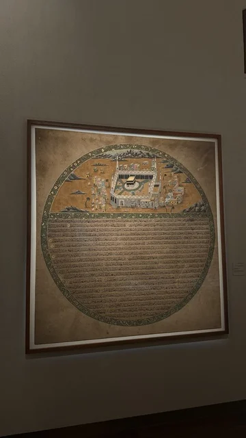 قطعة اثرية نادرة، استكشاف تاريخ المنطقة، متحف البحر الأحمر في جدة في مبنى باب البنط التاريخي بجدة التاريخية 17  يناير 2026 ، معلم ثقافي حديث ، عرض مقتنيات نادرة تحكي قصة البحر الأحمر التاريخية