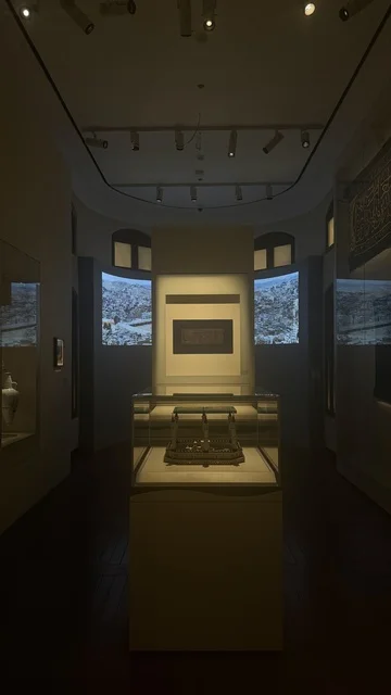 استكشاف تاريخ المنطقة، متحف البحر الأحمر في جدة في مبنى باب البنط التاريخي بجدة التاريخية 17  يناير 2026 ، معلم ثقافي حديث ، عرض مقتنيات نادرة تحكي قصة البحر الأحمر التاريخية