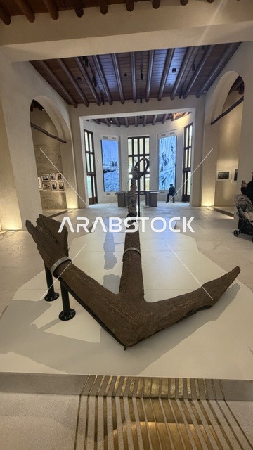 مرسى سفينة قديم، عرض مقتنيات نادرة تحكي قصة البحر الأحمر التاريخية، استكشاف تاريخ المنطقة، متحف البحر الأحمر في جدة في مبنى باب البنط التاريخي بجدة التاريخية 17  يناير 2026 ، معلم ثقافي حديث