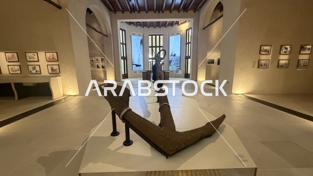 مرسى سفينة قديم، عرض مقتنيات نادرة تحكي قصة البحر الأحمر التاريخية، استكشاف تاريخ المنطقة، متحف البحر الأحمر في جدة في مبنى باب البنط التاريخي بجدة التاريخية 17  يناير 2026 ، معلم ثقافي حديث