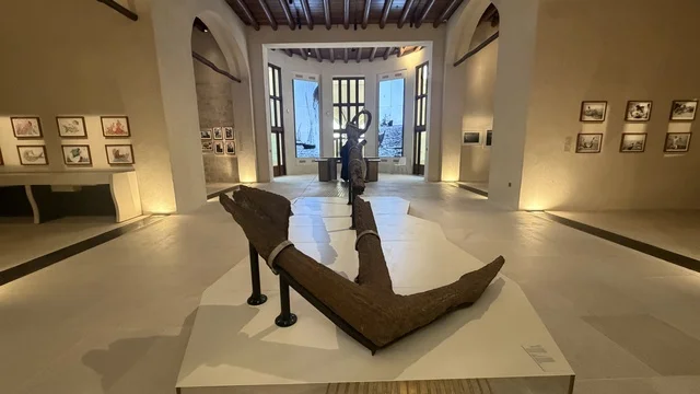 مرسى سفينة قديم، عرض مقتنيات نادرة تحكي قصة البحر الأحمر التاريخية، استكشاف تاريخ المنطقة، متحف البحر الأحمر في جدة في مبنى باب البنط التاريخي بجدة التاريخية 17  يناير 2026 ، معلم ثقافي حديث