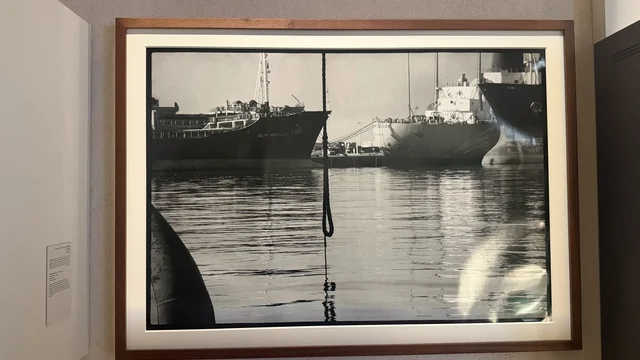 صورة قديمة نادرة، عرض مقتنيات نادرة تحكي قصة البحر الأحمر التاريخية، استكشاف تاريخ المنطقة، متحف البحر الأحمر في جدة في مبنى باب البنط التاريخي بجدة التاريخية 17  يناير 2026 ، معلم ثقافي حديث